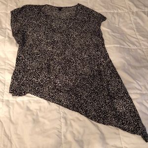 Torrid Print asymmetrical short sleeve blouse